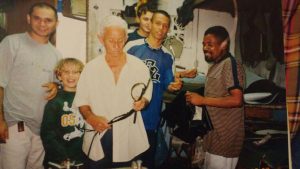 Quem ver hoje a Kairon Race, empresa sólida e respeitada no mercado, nem imagina como tudo começou. Assim como também ninguém consegue